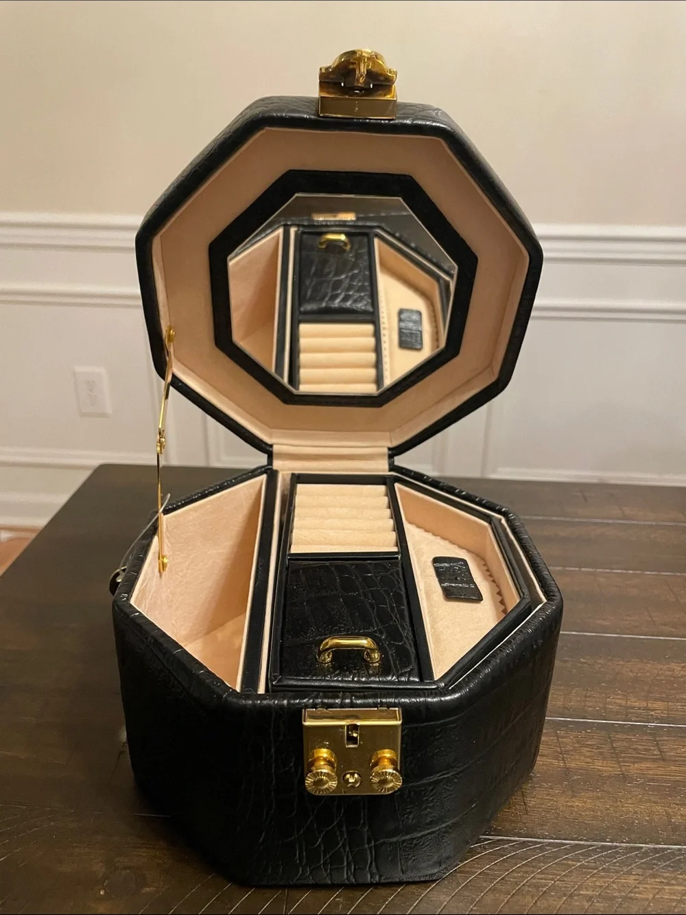 Wolf Designs Octagon Jewelry Box Black Faux Croc Locking Case With Mirror